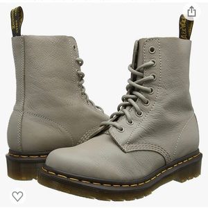 Dr. Martens 1640 Pascal Virginia in Taupe, 9 us